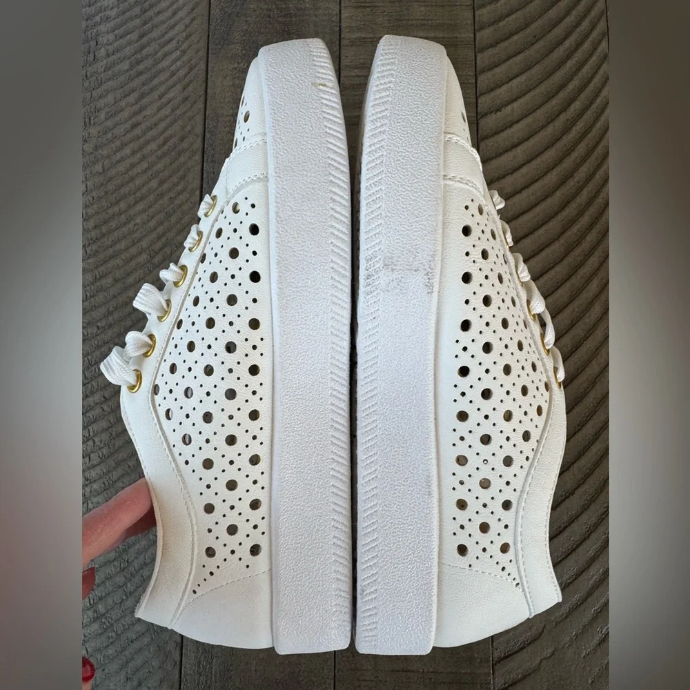 Dolce Vita - DV Adela Perforated Sneakers Women's Size 7 (NWOT)